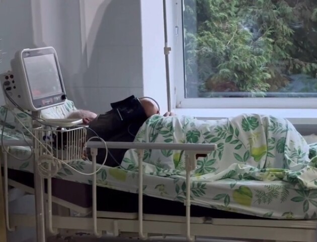 Побитого комунальника з Нововолинська перевели із райлікарні до Луцька