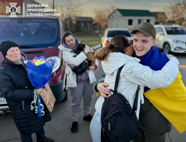 Звільнені з полону захисники Зміїного повернулися додому після реабілітації