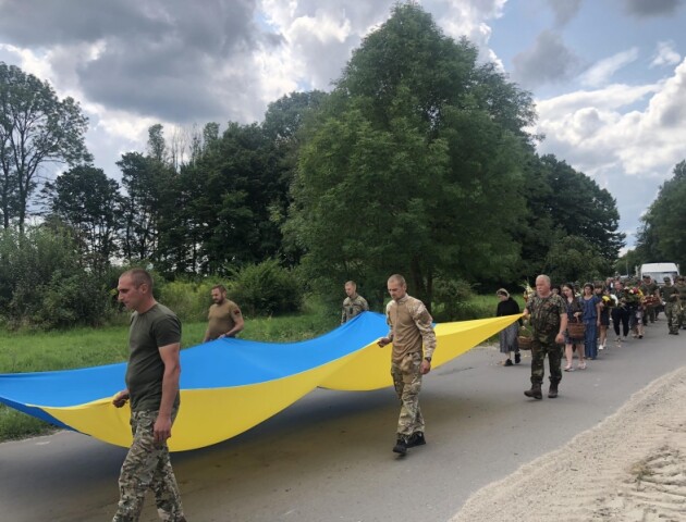 На Волині в останню земну дорогу провели 24-річного Захисника. ФОТО