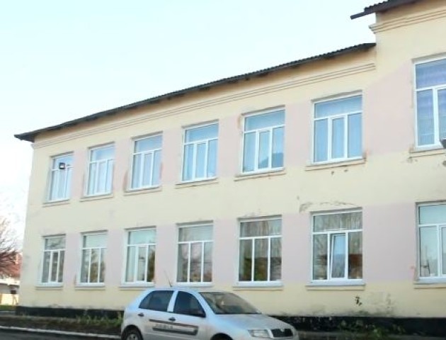 Кримінал, малі зарплати і замало працівників: скандальний «Волиньекобуд» взявся за ремонт школи