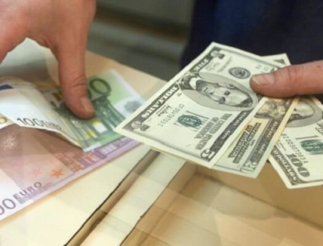Курс валют на 13 червня: долар і євро несуттєво подешевшали