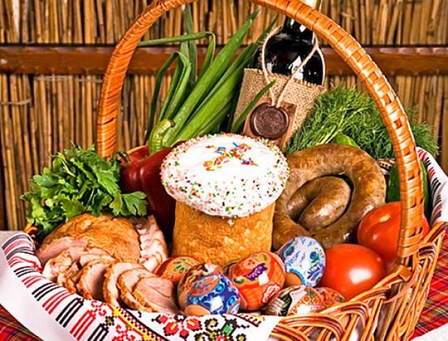 Волинський священик назвав три продукти, які обов'язково мають бути у великодньому кошику