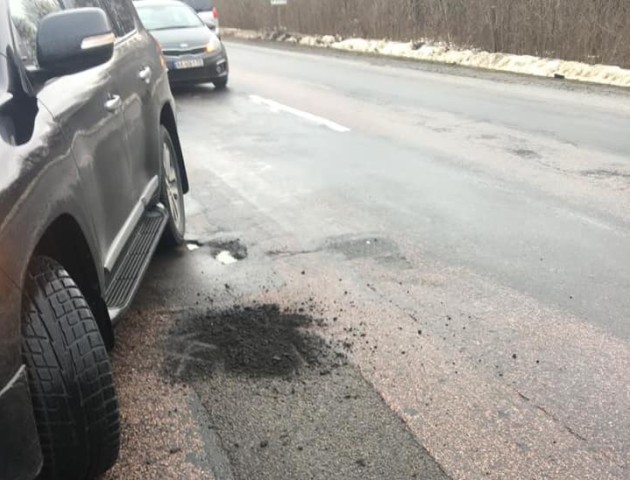 Савченко випадково знайшов погано відремонтовану дорогу. ФОТО