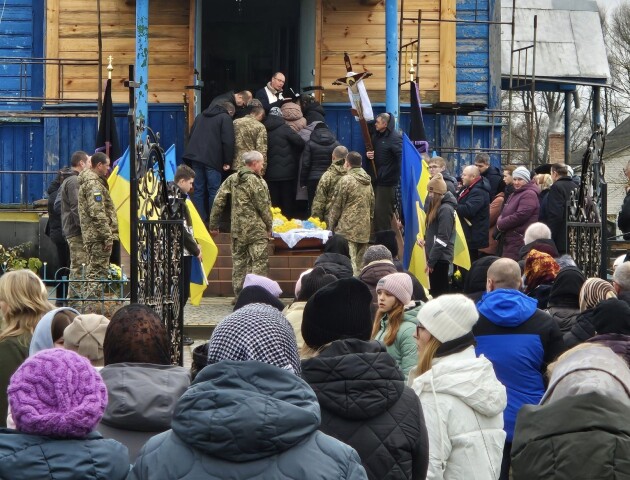 Громада на Волині попрощалась із Героєм