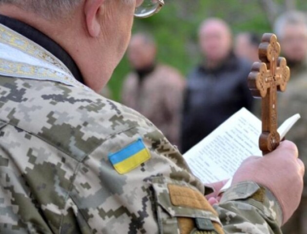 Кабмін змінив термін укладання контракту для військових капеланів