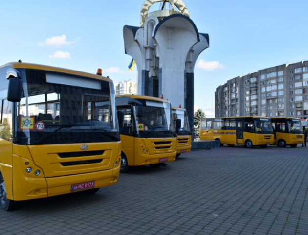 Волинь отримала ще п’ять шкільних автобусів