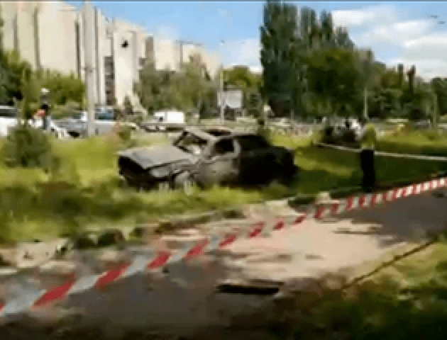 Страшна ДТП у Києві: авто відлетіло аж на 70 метрів в парк. ВІДЕО
