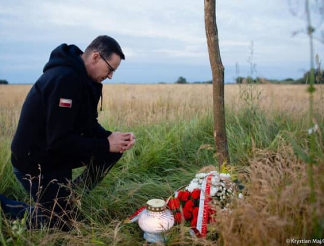 Прем’єр Польщі в Україні вшанував жертв Волинської трагедії. ФОТО