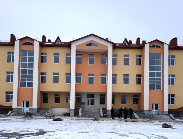 Завершують будівництво скандальної школи на Камінь-Каширщині. ФОТО