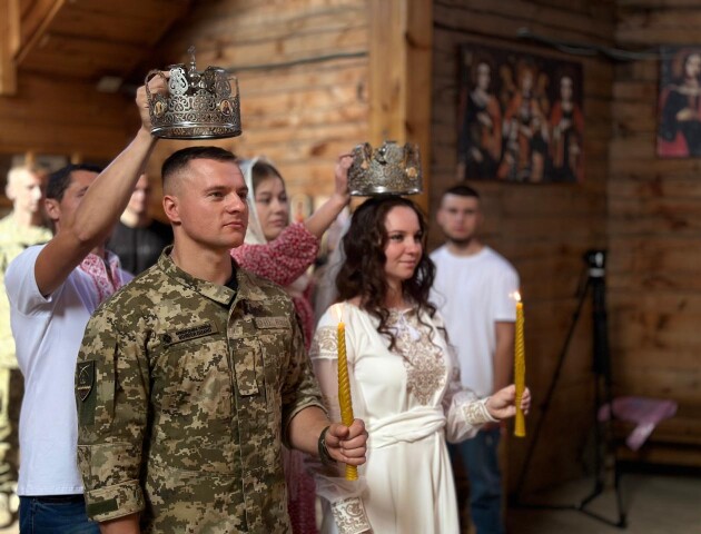 З передової – під вінець: військовий медик і переселенка взяли шлюб