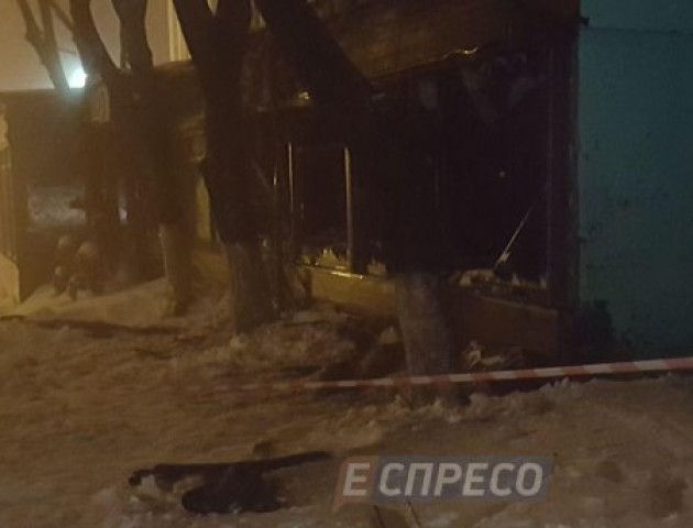 У центрі Києва з гранатомету розстріляли ресторан: деталі та фото