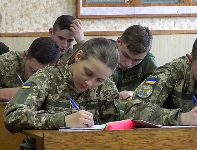 Які нові спеціальності з'явилися у військових вишах України