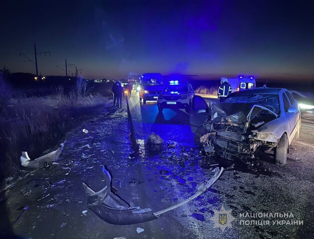 Четверо людей забилися в автотрощі у Дачному