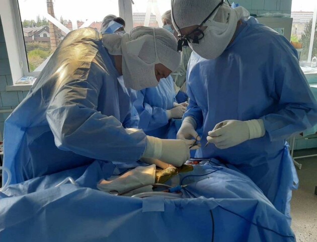 Рівненські медики встановили у черепі підлітка з Волині титанову пластину