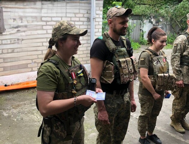 Бойових медикинь Волинської бригади тероборони нагородили медалями «За жертовність»