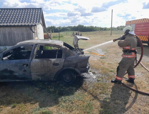 У селі на Волині рятувальники ліквідували пожежу легкового автомобіля