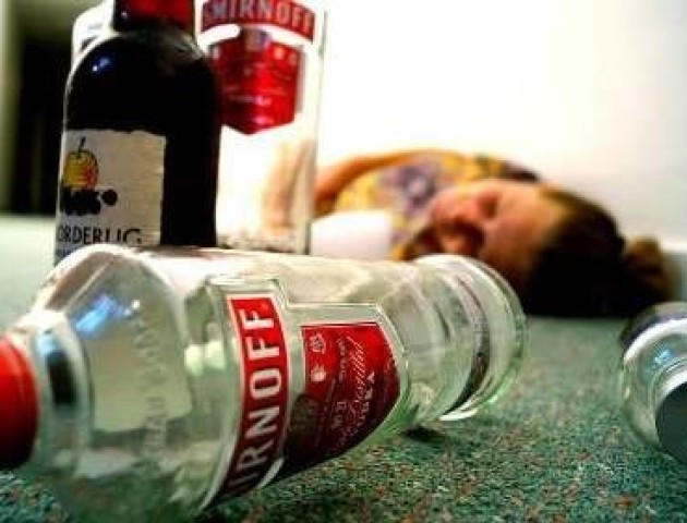 Неповнолітня волинянка так відсвяткувала Новий рік, що втрапила до лікарі з алкогольним отруєнням