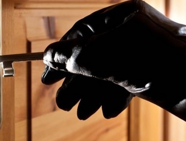 Поліцейські Луцька оперативно встановили особу квартирного злодія