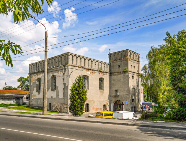 Луцьку синагогу лишили обсипатись, а самі виїхали за кордон, – Котис