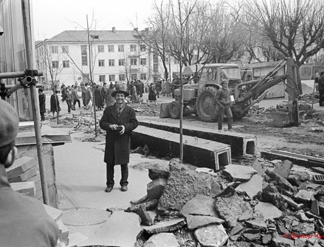 Волинський фотограф показав, як 30 років тому ремонтували вулицю Лесі Українки. ФОТО