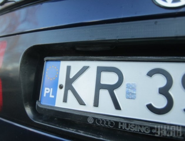 Полякам, які реєструють на себе автомобіль, українці платять 500 злотих, – ЗМІ