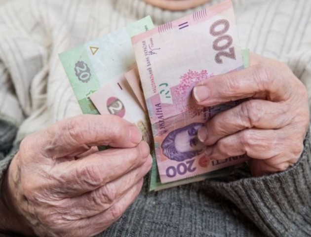 Українцям в грудні підвищать пенсію