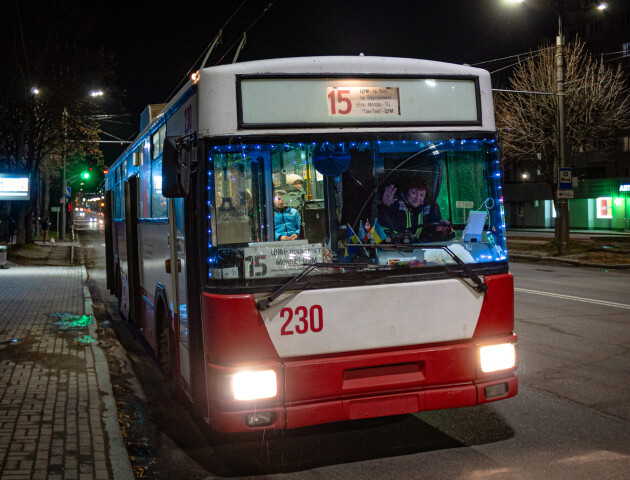 Луцьком курсує «новорічний» тролейбус