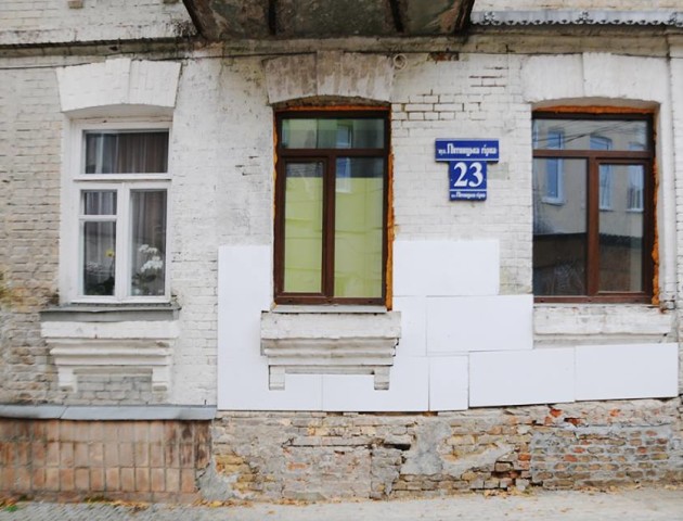 «Ідіотизм», - луцький фотограф про утеплення історичного будинку в центрі міста