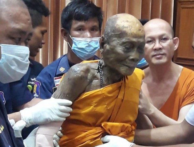 У Таїланді чернець почав посміхатися через два місяці після своєї смерті. ФОТО
