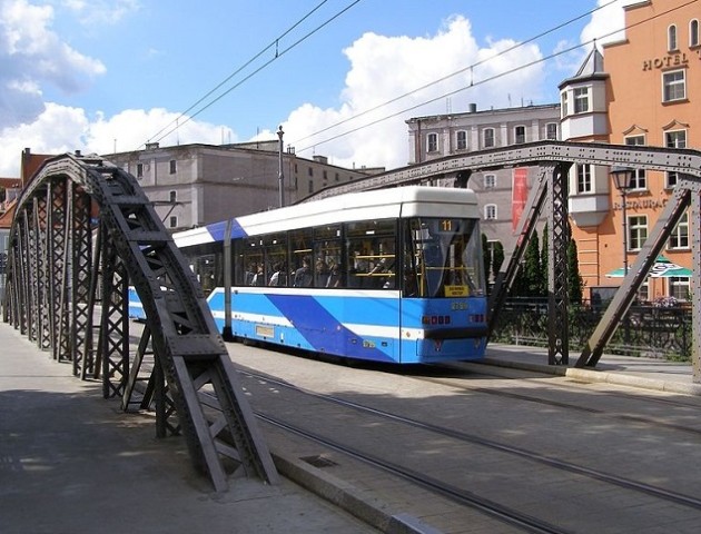 У громадському транспорті польського Вроцлава з'явилися написи українською
