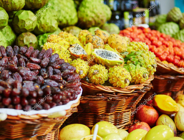 Карамболь, ліччі, папайя, авокадо та манго: яку екзотику пропонують на ринку у Луцьку. ВІДЕО
