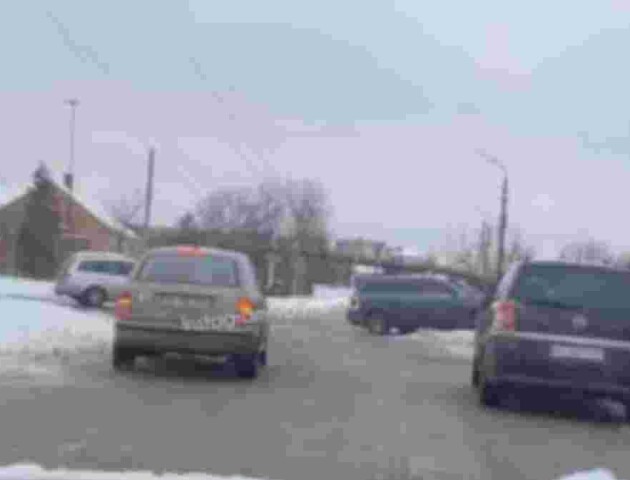 Водій відсудив у Луцької міськради 76 тисяч гривень за ДТП на слизькій дорозі