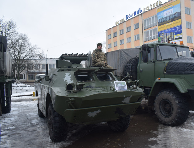 У Володимирі-Волинському показали військову техніку та зброю. ФОТО