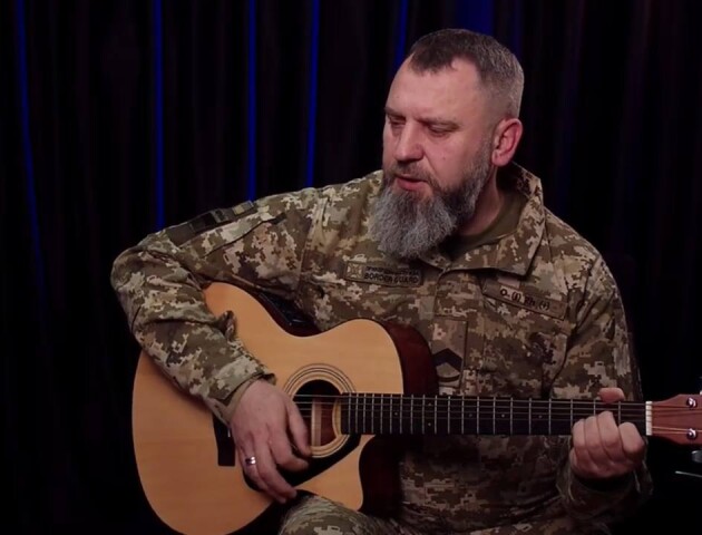 «Хочу, щоб мене почула Ліна Костенко», – воїн і співак Валентин Гандзюк