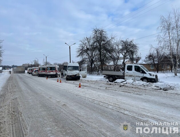 Троє людей у лікарні: деталі аварії  за участі маршрутного таксі у Нововолинську