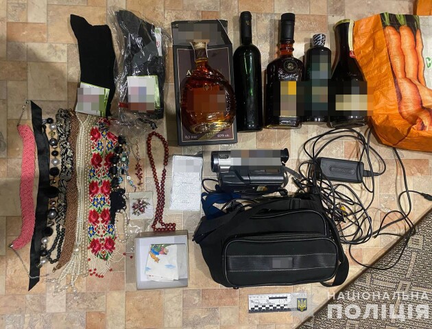Поцупив золото, техніку, каву та шкарпетки: у Нововолинську затримали квартирного злодія