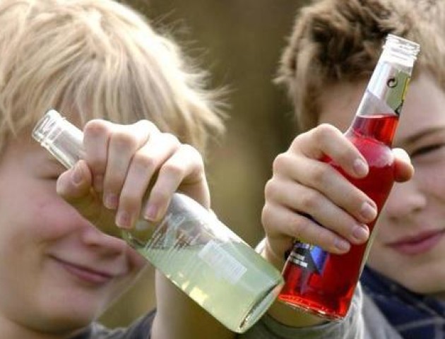 У Луцьку госпіталізували підлітків, які отруїлися алкоголем. ВІДЕО