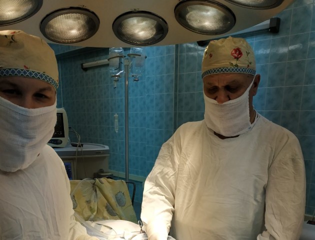 Луцькі хірурги успішно видалили жінці гігантську пухлину в животі.  ФОТО