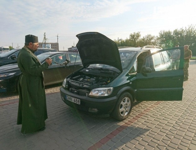 Машина для 14 бригади: як благодійники допомагають армії. ФОТО