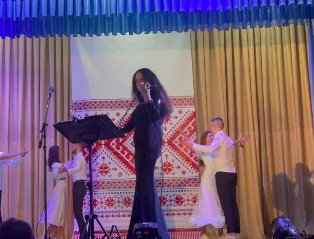Скрипалька з Любешова на благодійному концерті зібрала 8 тисяч для ЗСУ