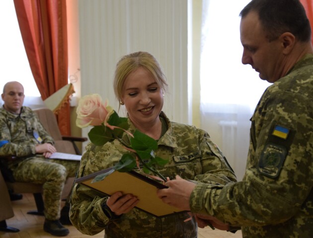 Волинських прикордонниць привітали з Міжнародним днем боротьби за права жінок та миру