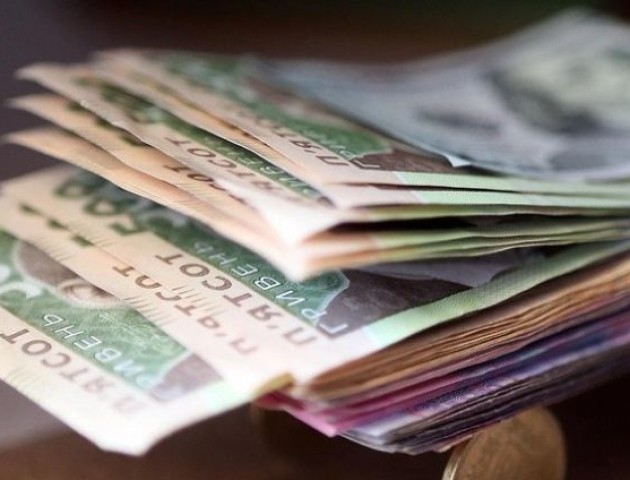 Кабмін не виключає підняття мінімальної зарплати до 4 200 грн