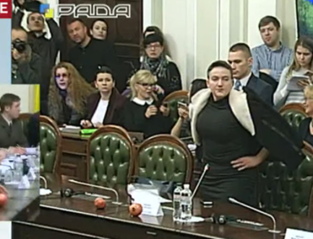 Савченко принесла на комітет гранати