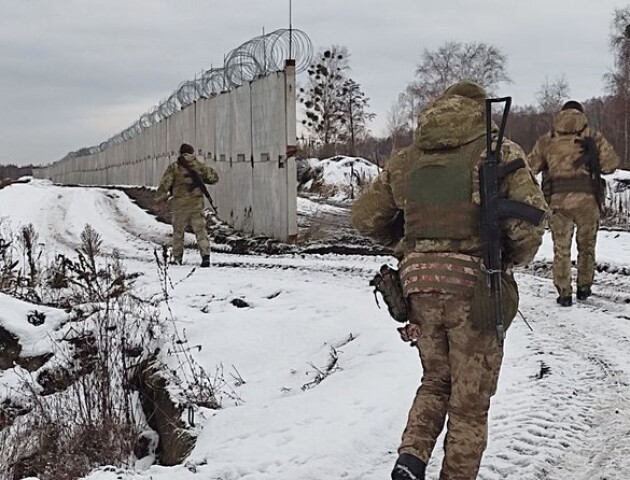 Протитанкові рови, міни й колючий дріт: як укріплюють волинсько-білоруський кордон
