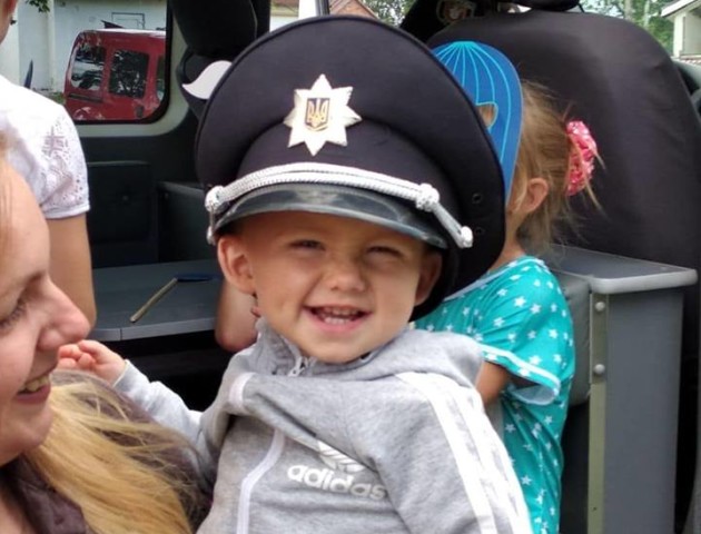 У Смолигівській громаді діти приміряли поліцейську форму