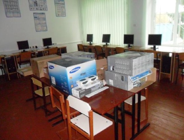 На Волині сільській школі передали обладнання на 600 тисяч гривень