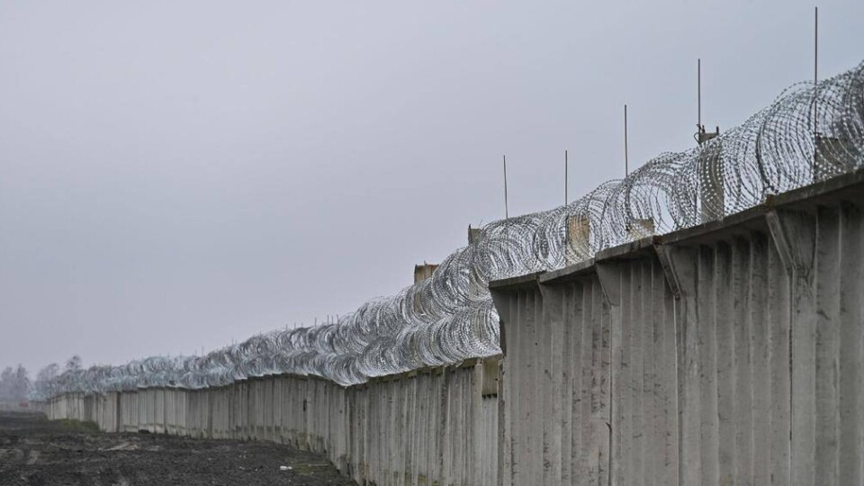 На Волині біля кордону з білоруссю зводять стіну. ФОТО
