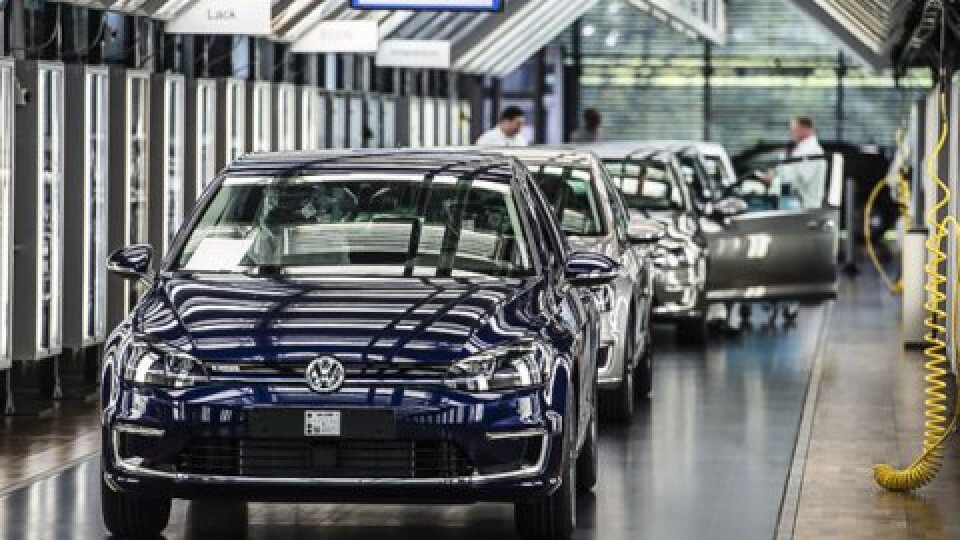 Volkswagen призупинив роботу двох заводів через брак деталей із  Західної України