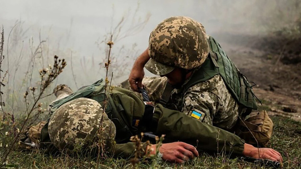 На Донбасі двоє українських військових дістали поранення