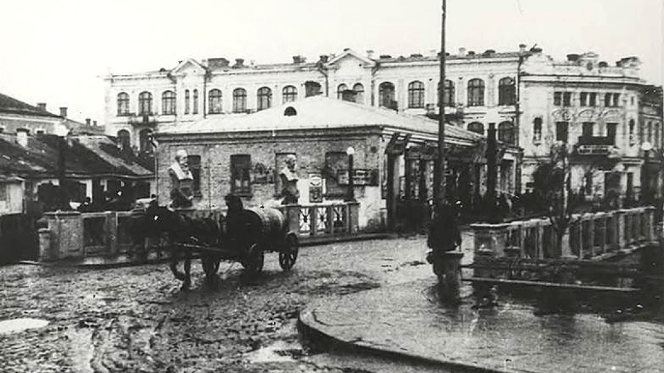 Стара і забута міська професія: луцькі водовози на столітній світлині. ЗГАДАТИ ВСЕ